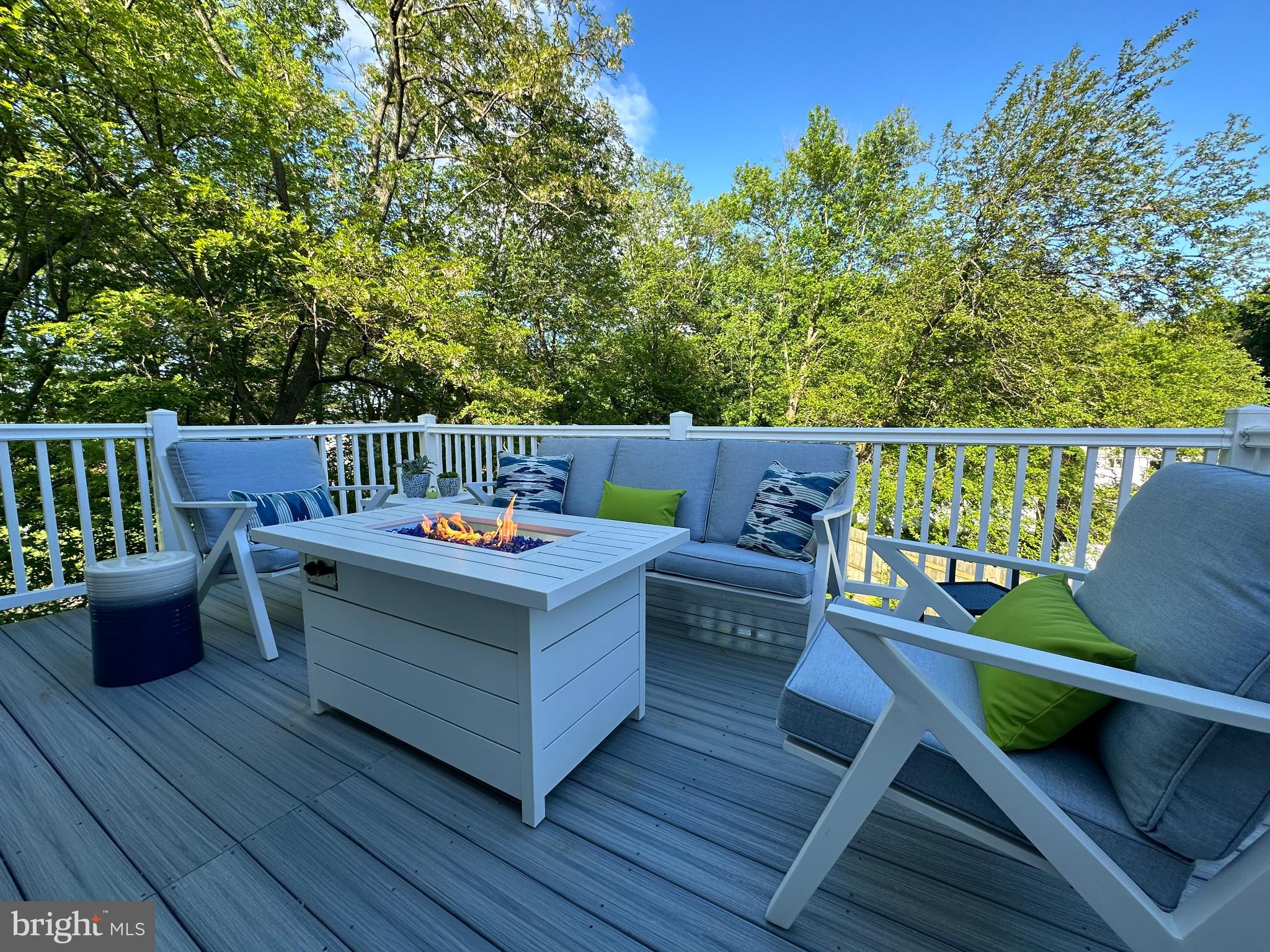 1221 Cox Neck Road Chester, MD 21619 - Photo 28 of 35 a view of sitting area with furniture