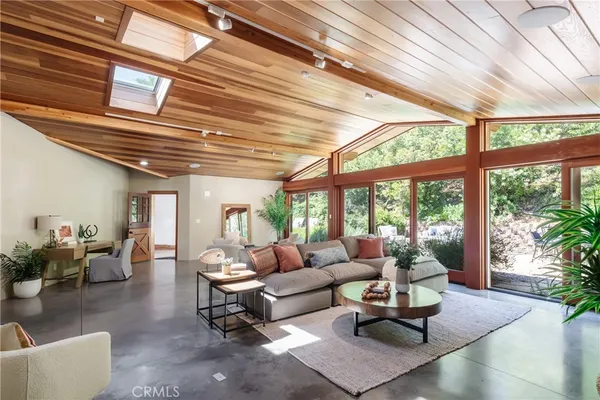 $2,575,000 | 2 Chuckwagon Road, Rolling Hills, CA 90274