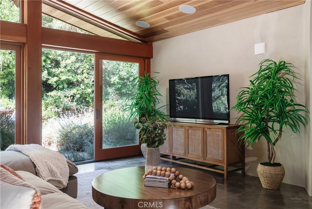 2 Chuckwagon Road Rolling Hills, CA 90274 - Photo 17 of 76