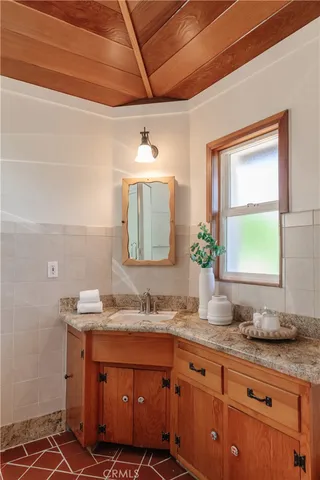 $2,600,000 | 2 Chuckwagon Road, Rolling Hills, CA 90274