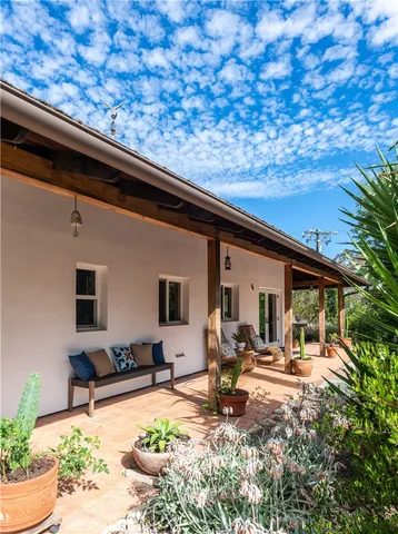 $2,600,000 | 2 Chuckwagon Road, Rolling Hills, CA 90274