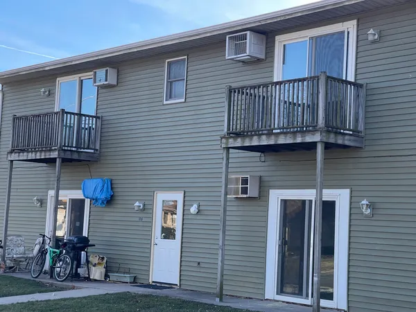 $850 | 106 South 3rd Avenue, Unit 3, Mendota, IL 61342