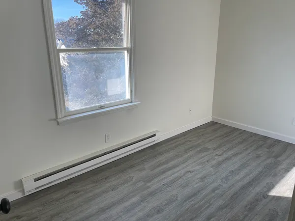 $850 | 106 South 3rd Avenue, Unit 3, Mendota, IL 61342