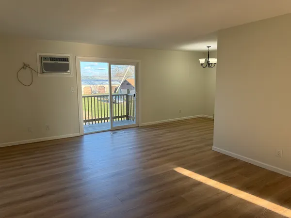 $850 | 106 South 3rd Avenue, Unit 3, Mendota, IL 61342