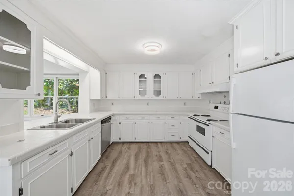 $400,000 | 1321 Saluda River Drive, West Columbia, SC 29169