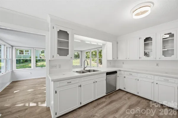 $400,000 | 1321 Saluda River Drive, West Columbia, SC 29169