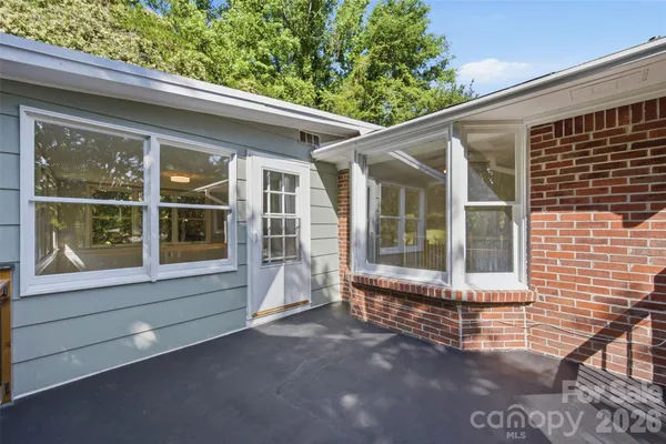 $400,000 | 1321 Saluda River Drive, West Columbia, SC 29169