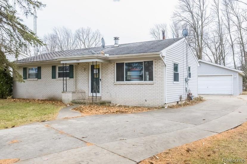 399 Kent Street Carleton, MI 48117 - Photo 2 of 24