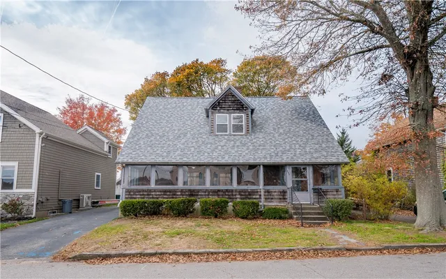 $450,000 | 299 Narragansett Avenue, Barrington, RI 02806