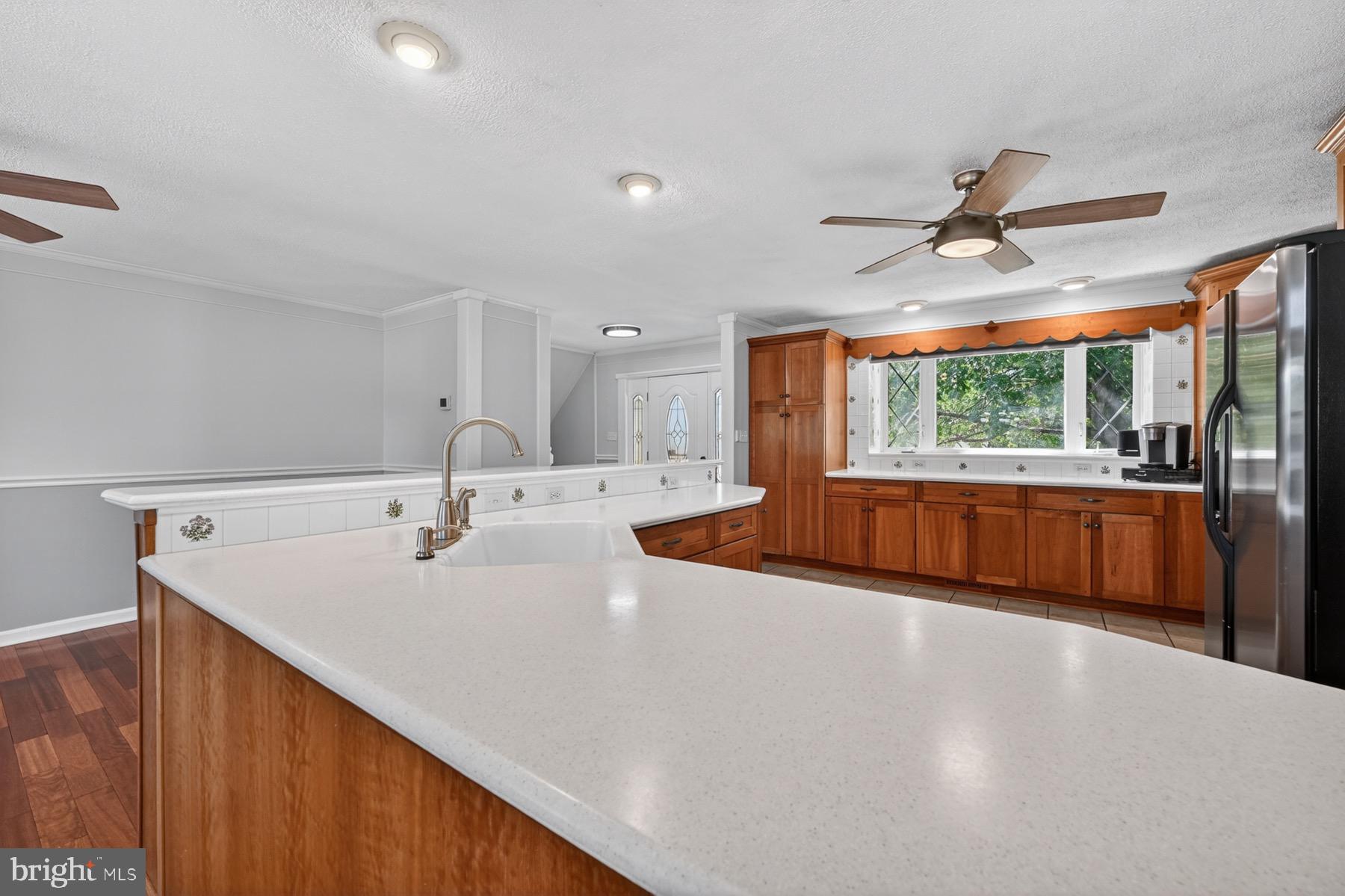 422 Ridgeview Court Arnold, MD 21012 - Photo 14 of 54 Kitchen Island