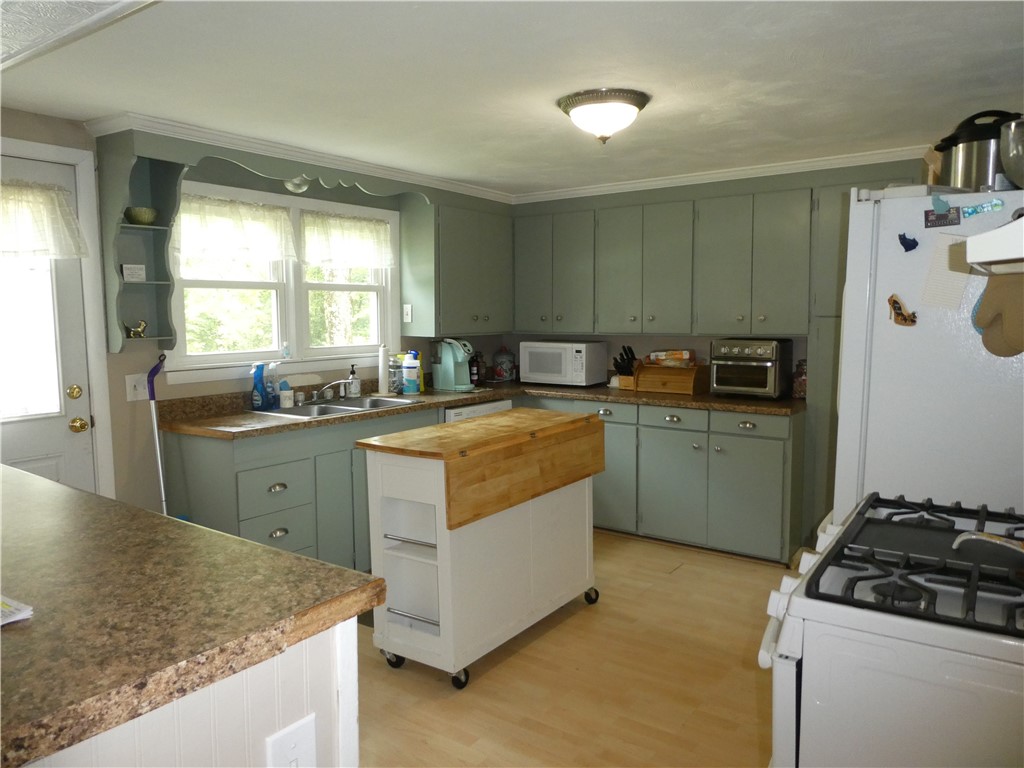 40 Mt Hygeia Road Foster, RI 02825 - Photo 7 of 23