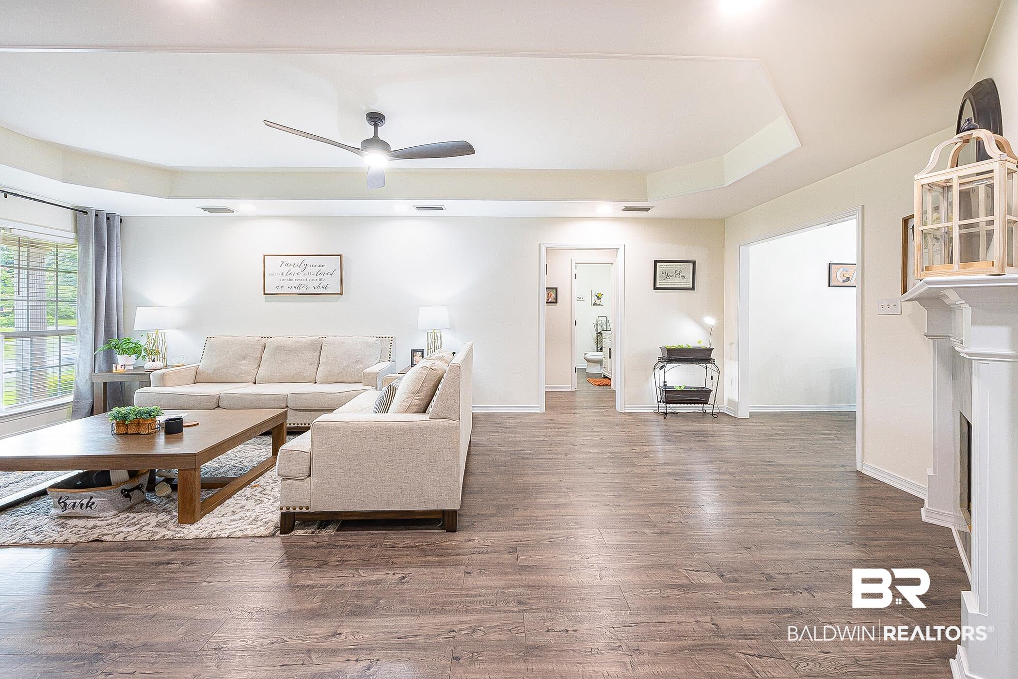 5304 Lansdowne Drive Mobile, AL 36693 - Photo 4 of 28 Living Room
