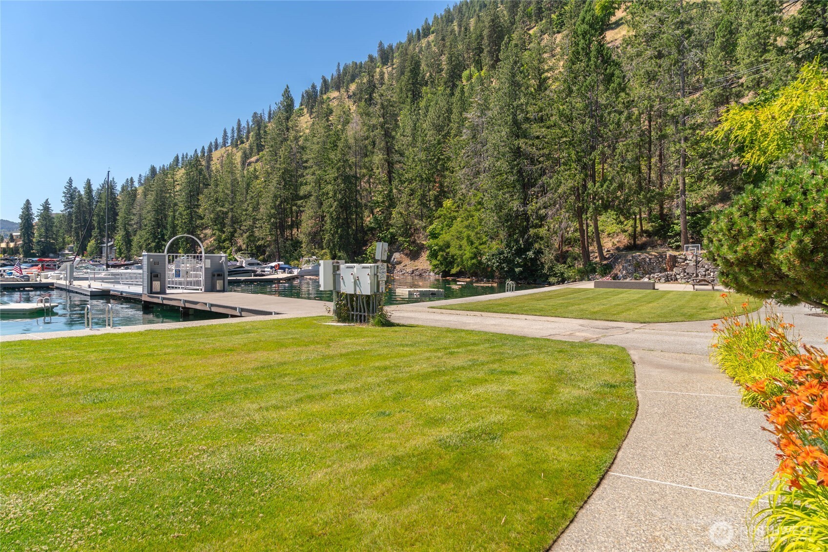 11155 South Lakeshore Road, Unit 17A Chelan, WA 98816 - Photo 18 of 33