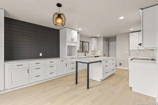 $575,000 | 7738 Oakhill Park Drive, San Antonio, TX 78249