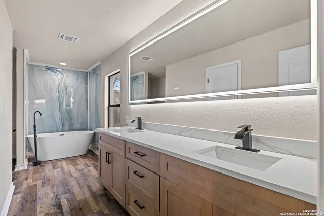 $575,000 | 7738 Oakhill Park Drive, San Antonio, TX 78249