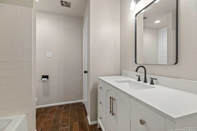 $575,000 | 7738 Oakhill Park Drive, San Antonio, TX 78249