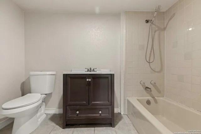 $575,000 | 7738 Oakhill Park Drive, San Antonio, TX 78249