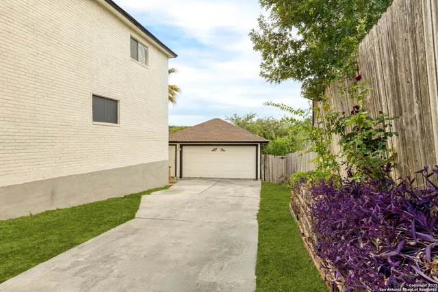 $575,000 | 7738 Oakhill Park Drive, San Antonio, TX 78249