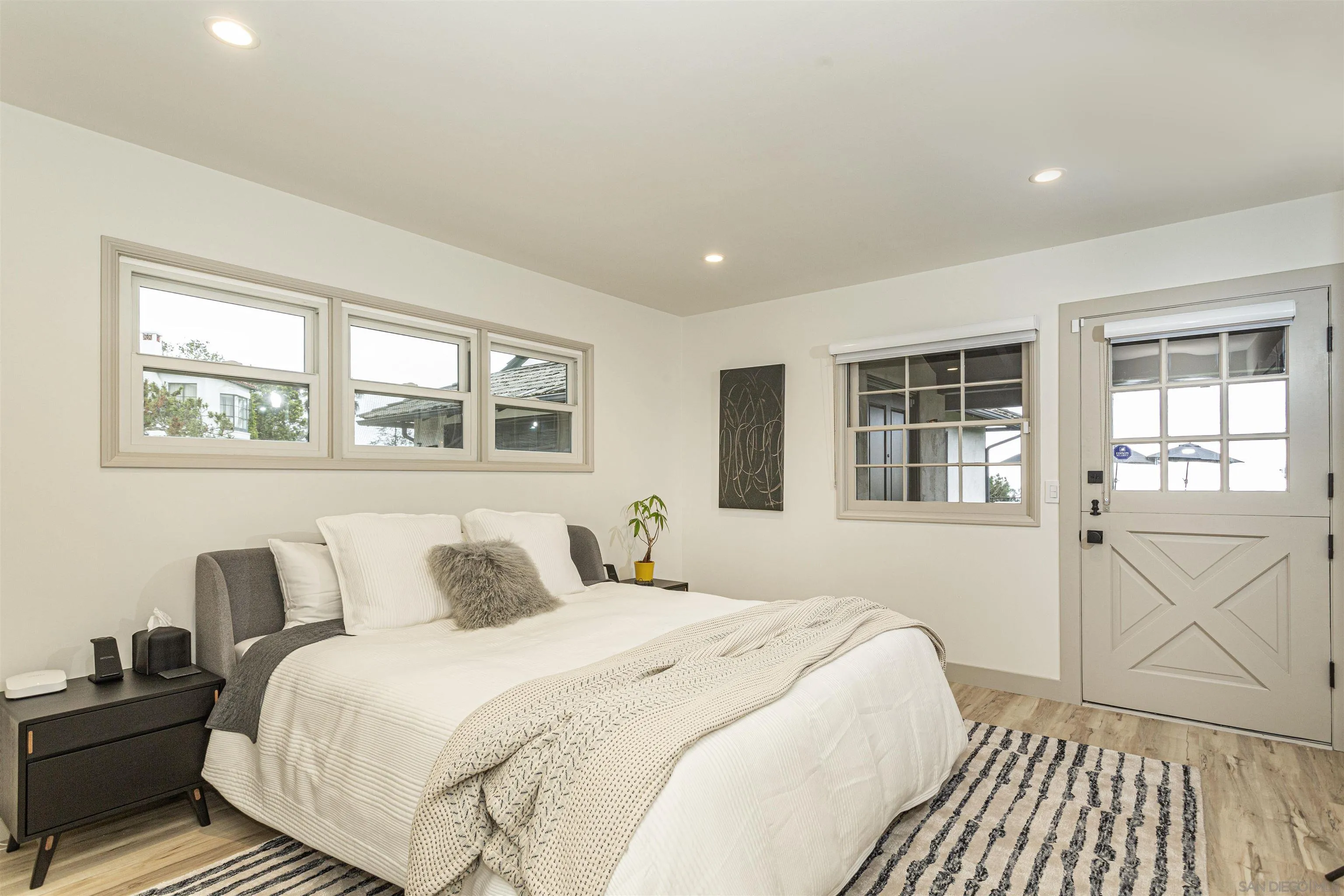 7362 Brodiaea Way La Jolla, CA 92037 - Photo 24 of 31 a bedroom with a bed and wooden floor