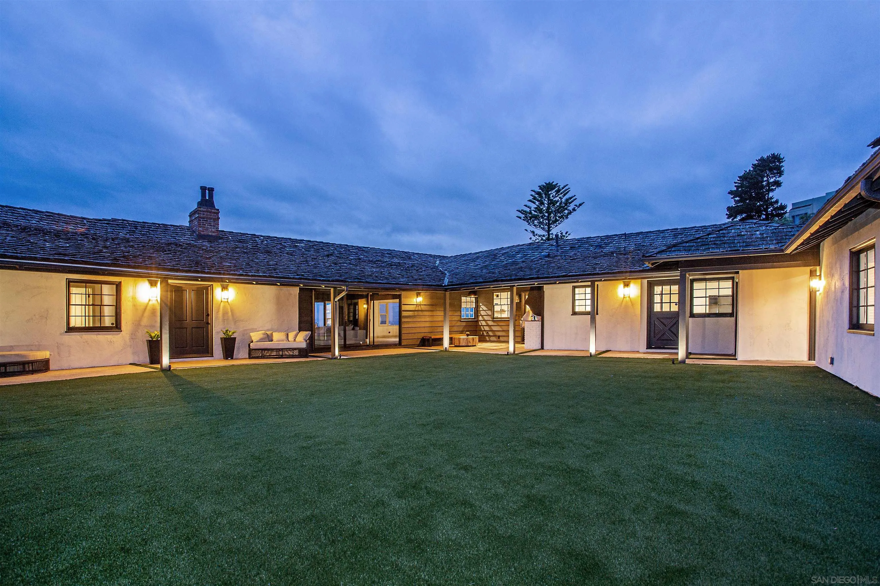 7362 Brodiaea Way La Jolla, CA 92037 - Photo 5 of 31 a view of an big room with windows