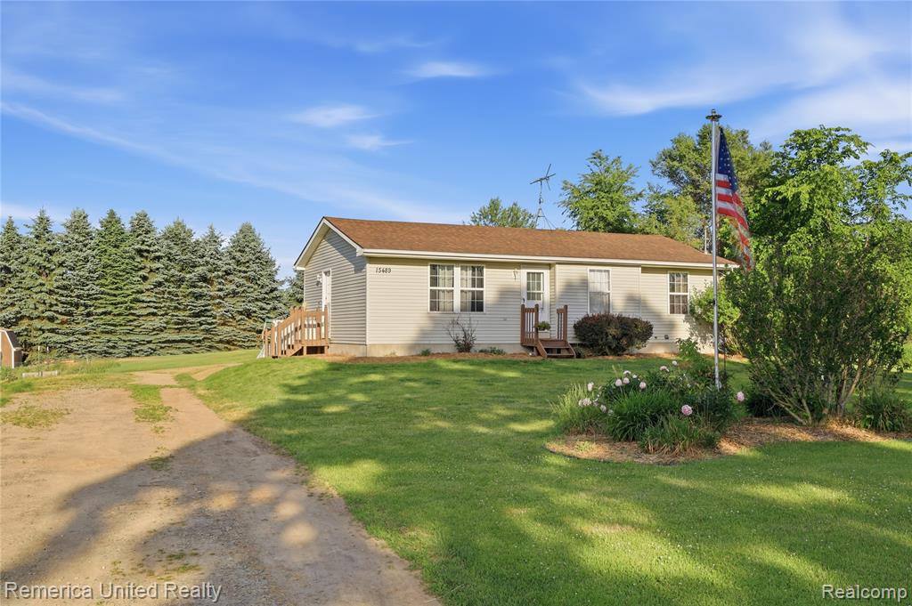 15489 Bird Road Linden, MI 48451 - Photo 2 of 42