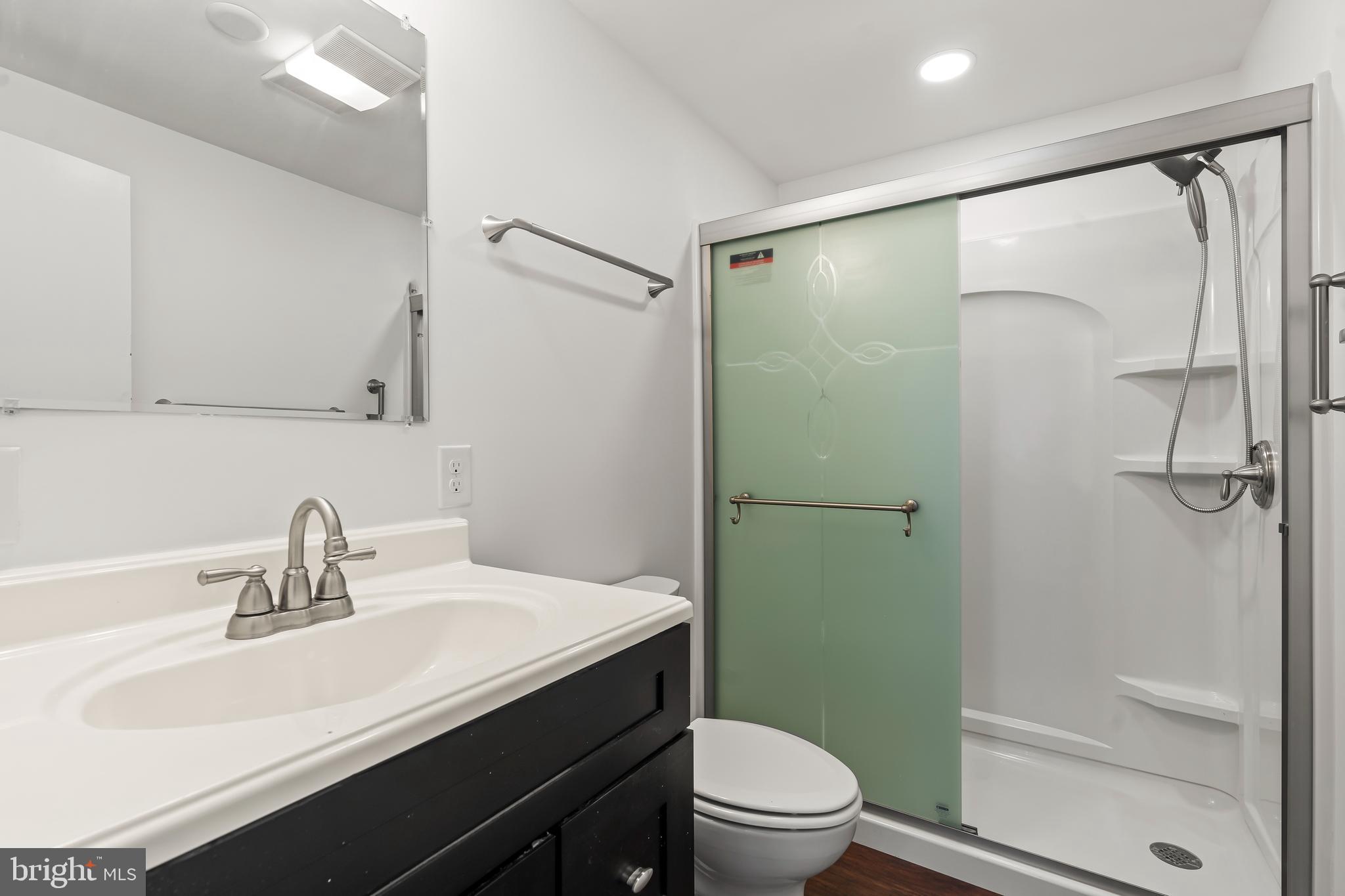 738 Medway Road Hagerstown, MD 21740 - Photo 16 of 44 Main Leve Full Bathroom