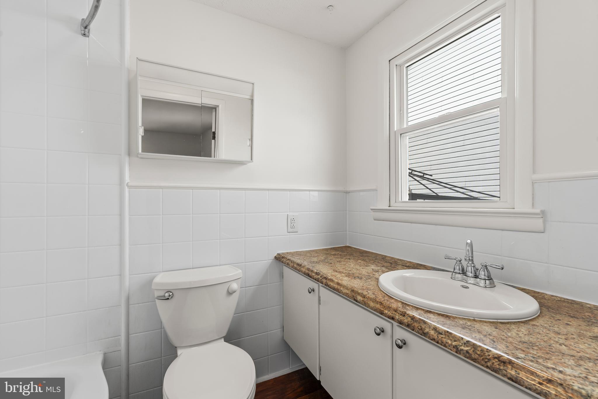 738 Medway Road Hagerstown, MD 21740 - Photo 21 of 44 Primary Full Bathroom