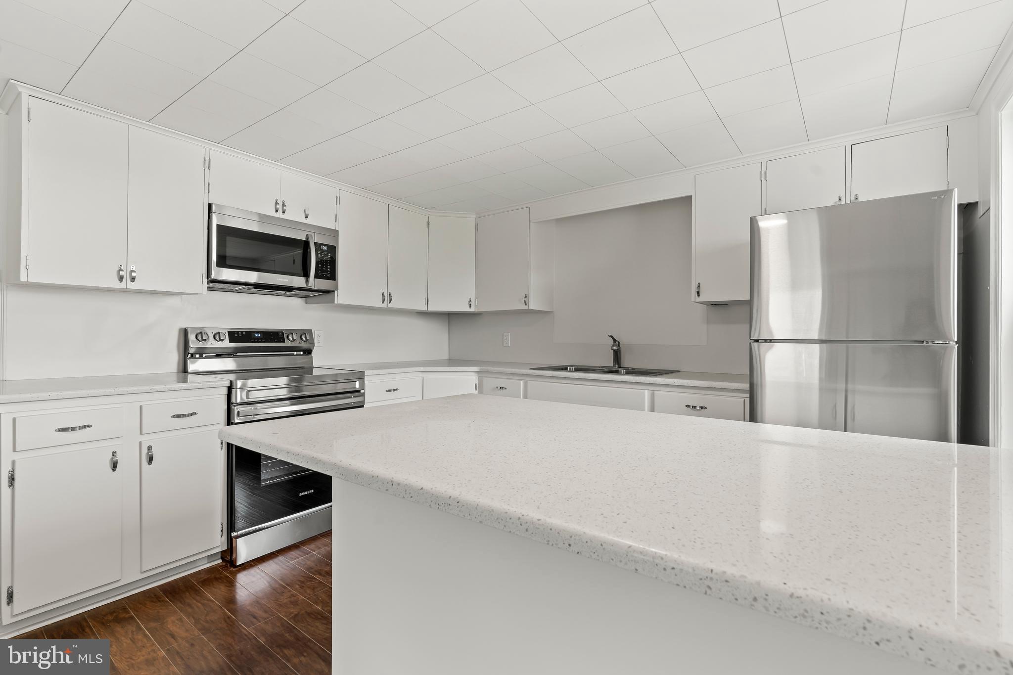 738 Medway Road Hagerstown, MD 21740 - Photo 9 of 44 Kitchen with breakfast bar seating