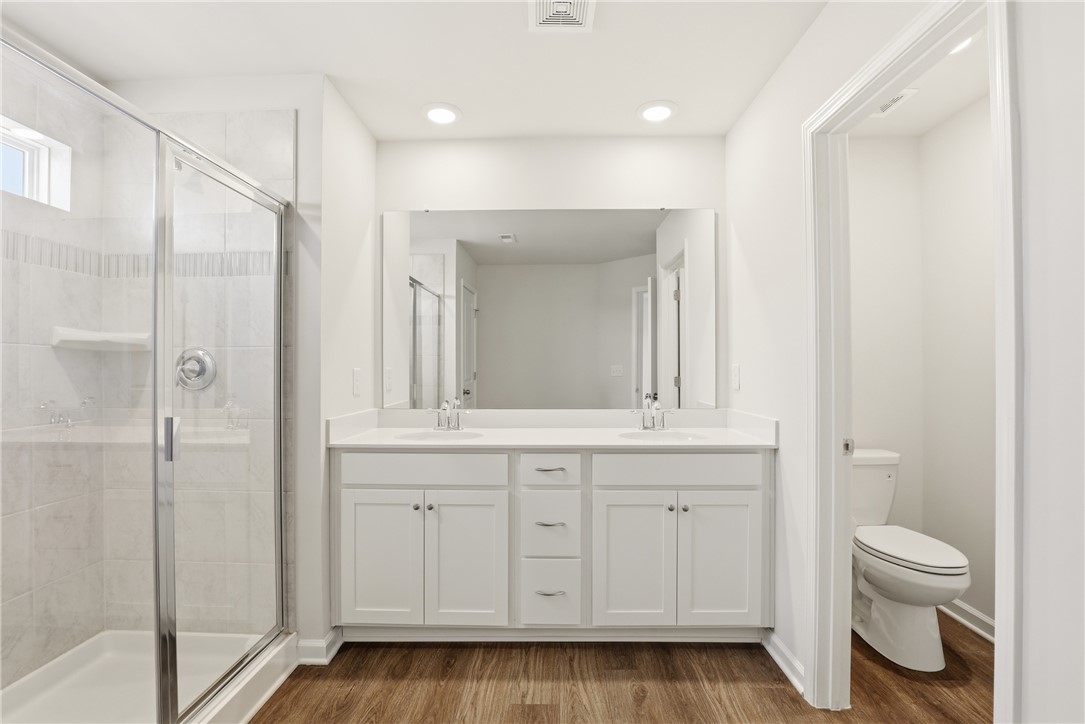 430 Bee Cove Way Pendleton, SC 29670 - Photo 17 of 30 Owner's Bathroom