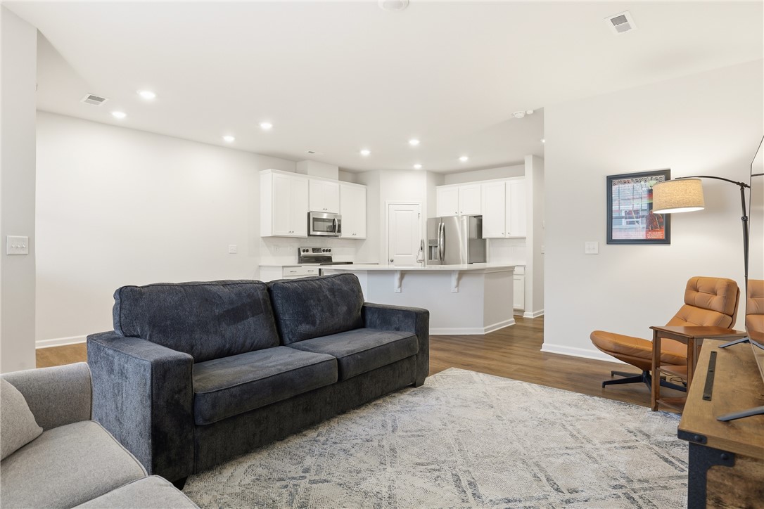 430 Bee Cove Way Pendleton, SC 29670 - Photo 7 of 30 Living Room