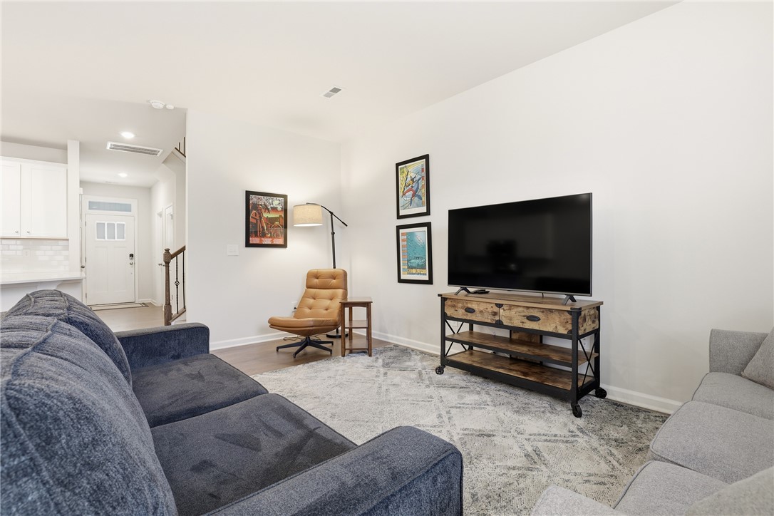 430 Bee Cove Way Pendleton, SC 29670 - Photo 8 of 30 Living Room