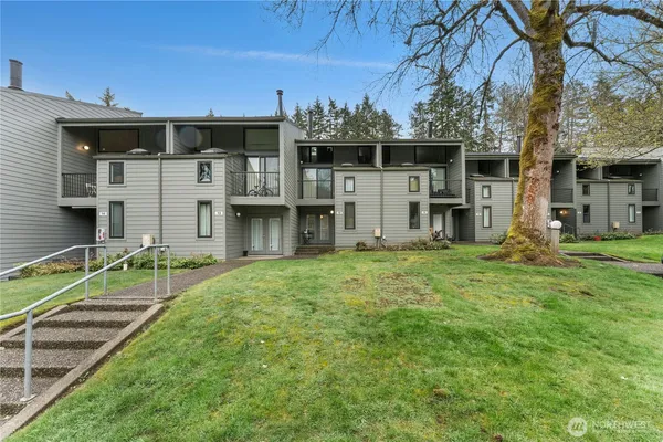 $235,000 | 6440 139th Place Northeast, Unit 12, Redmond, WA 98052