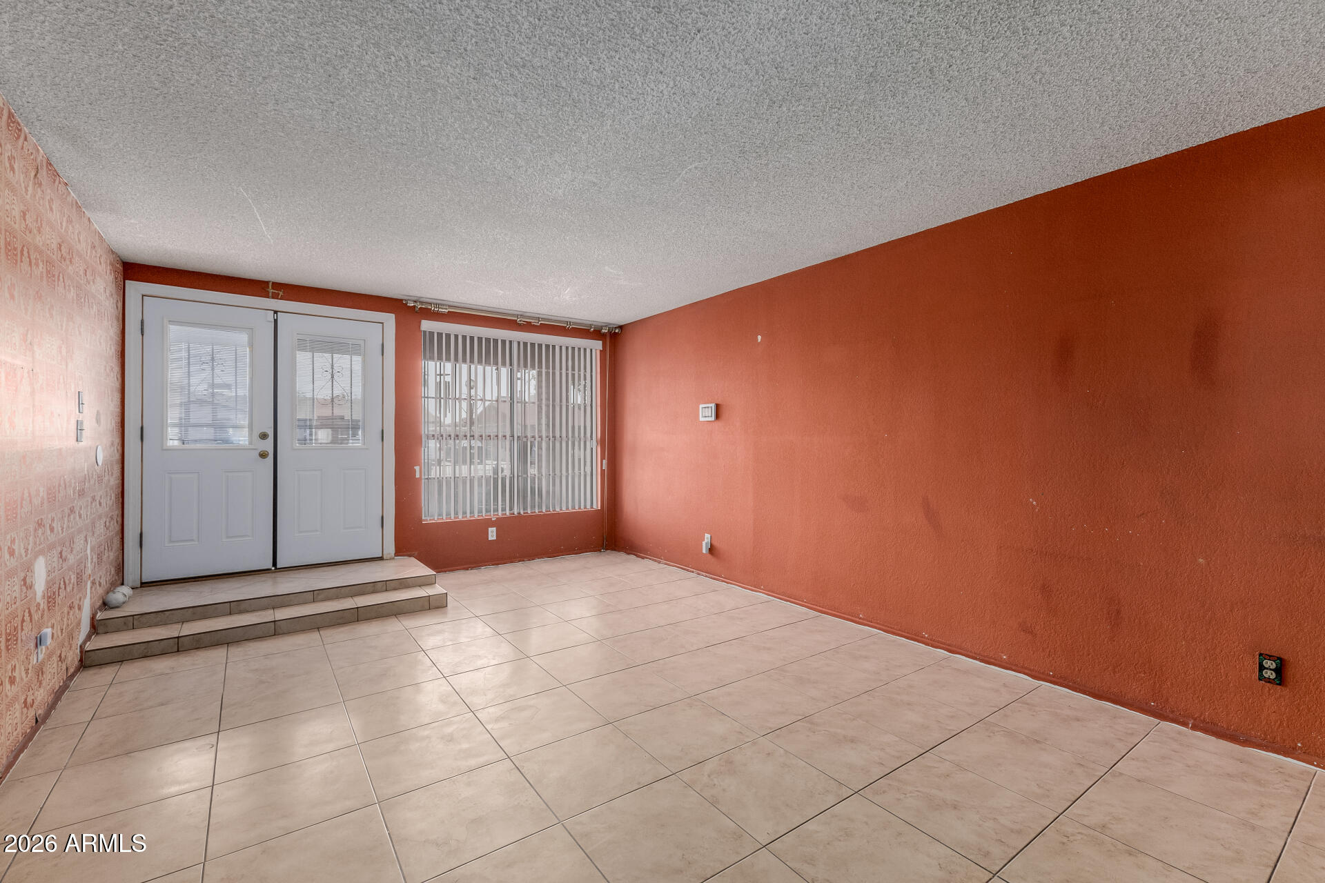 7708 West Flower Street Phoenix, AZ 85033 - Photo 10 of 35 a view of an empty room with a window