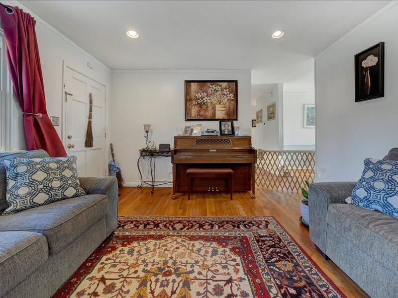 2771 Fernlawn Road Salem, VA 24153 - Photo 3 of 24 02-DSC00004