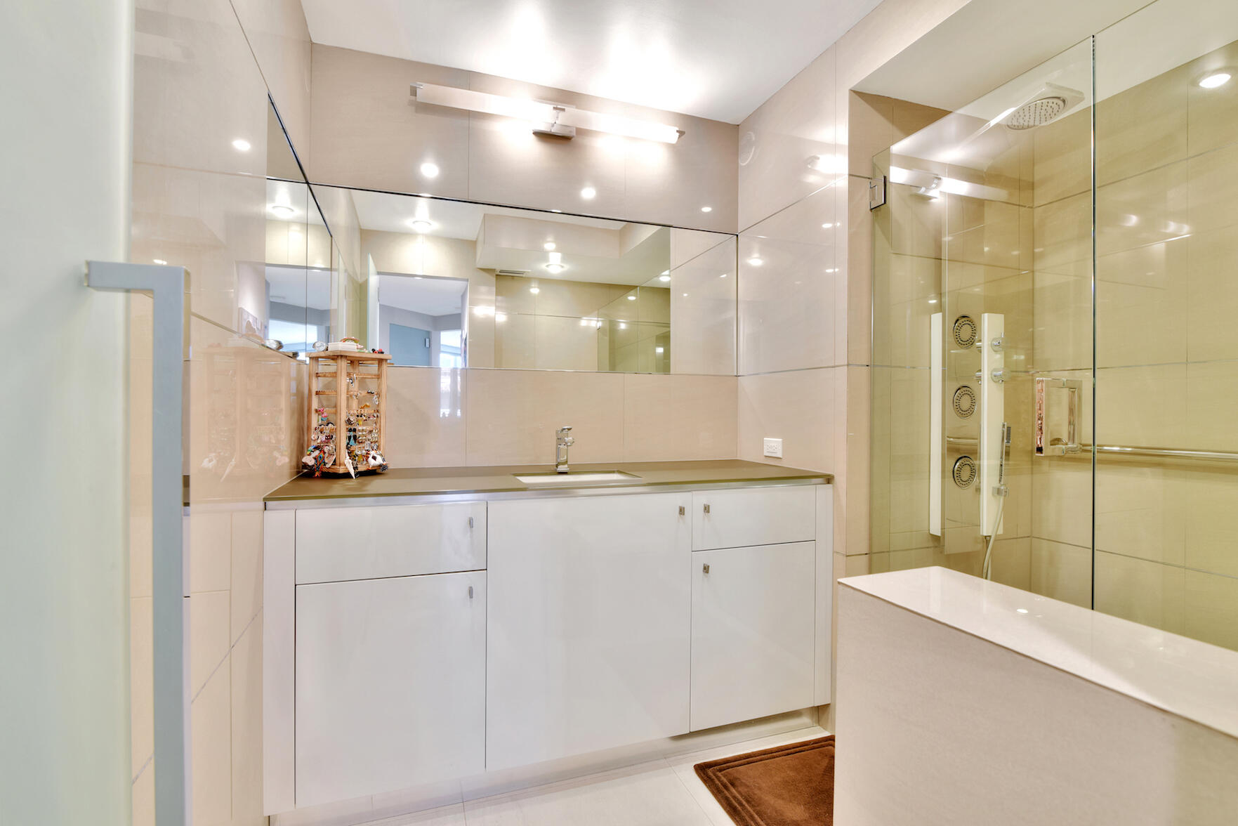 500 South Ocean Boulevard, Unit 1101 Boca Raton, FL 33432 - Photo 24 of 60 Guest bathroom