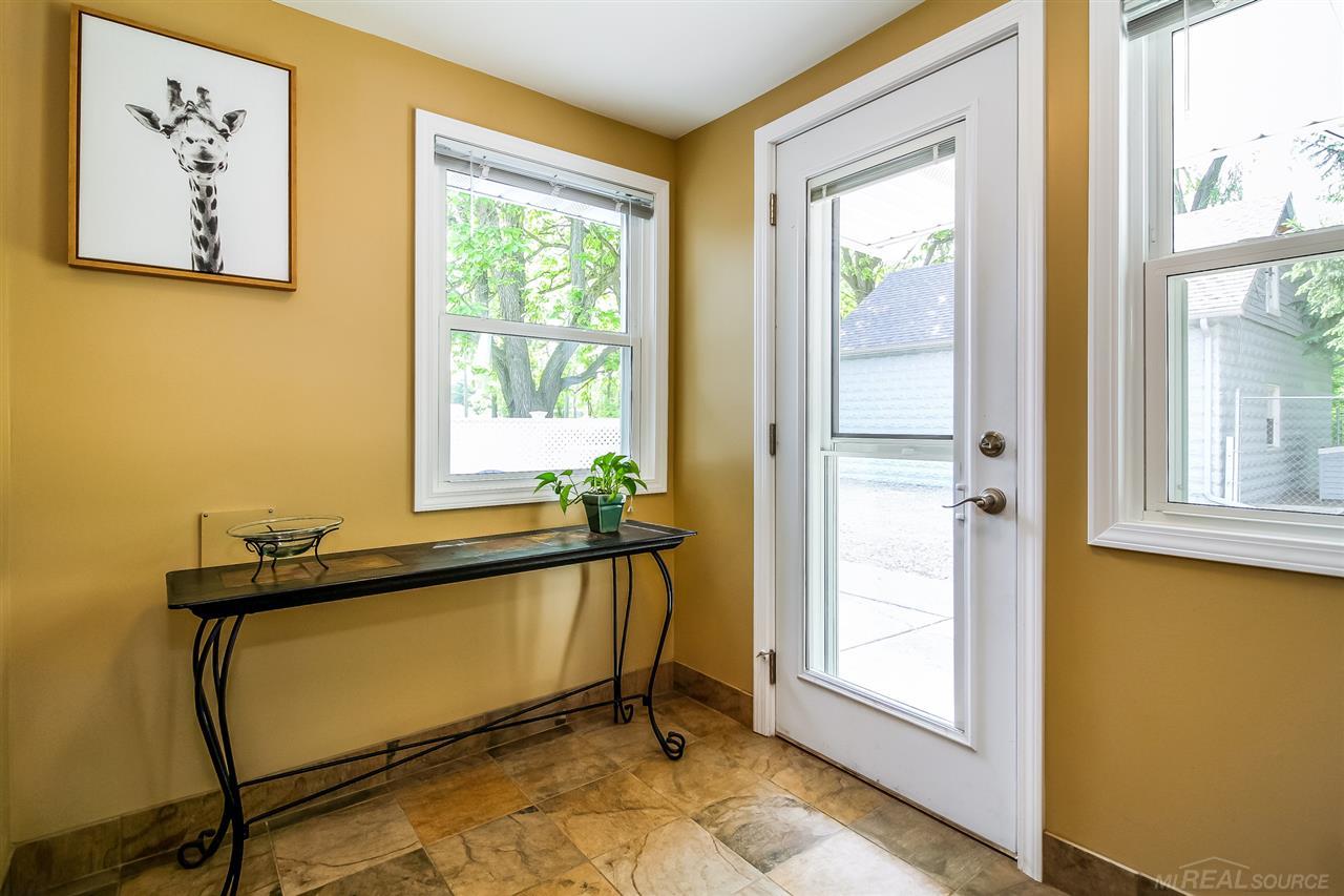 2052 Bauman Road Columbus, MI 48063 - Photo 5 of 31 31350677-4.JPG