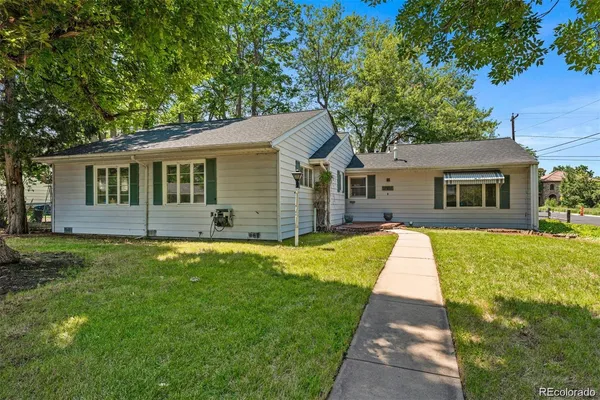 $2,999 | 3201 South Bellaire Street, Denver, CO 80222