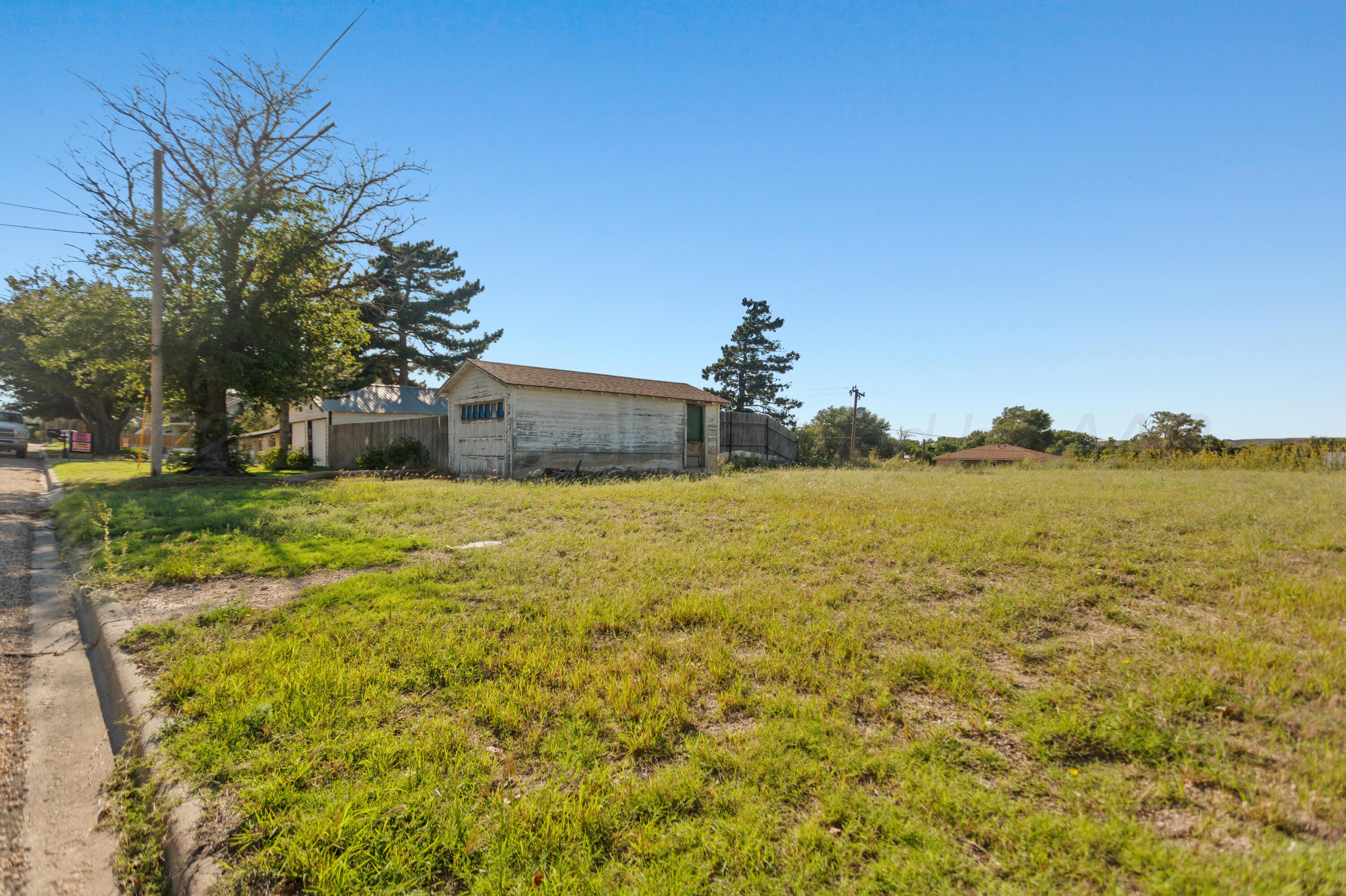 220 West Wichita Street Miami, TX 79059 - Photo 2 of 22 a house view with swimming pool in front of house