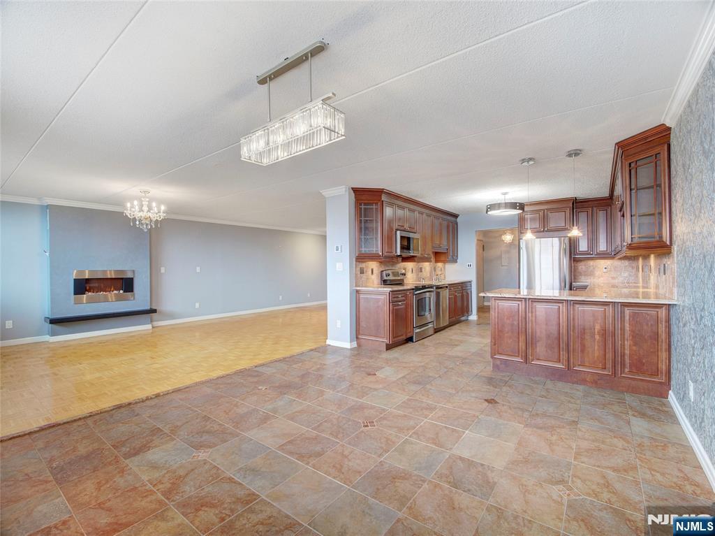 250 Gorge Road, Unit 16D Cliffside Park, NJ 07010 - Photo 10 of 44