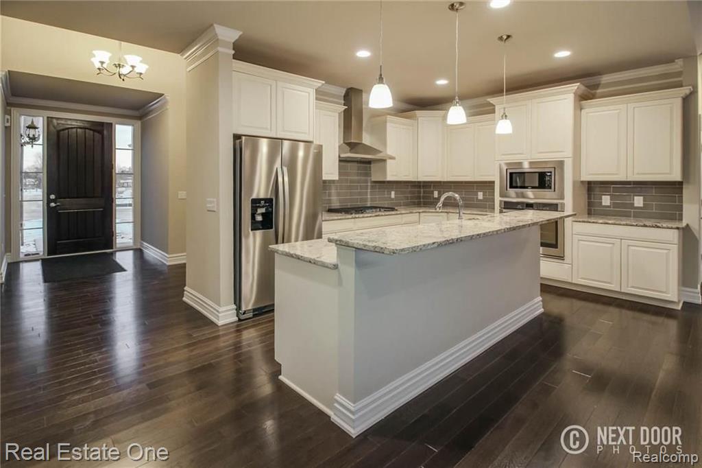 374 Verona Drive Rochester Hills, MI 48307 - Photo 2 of 34