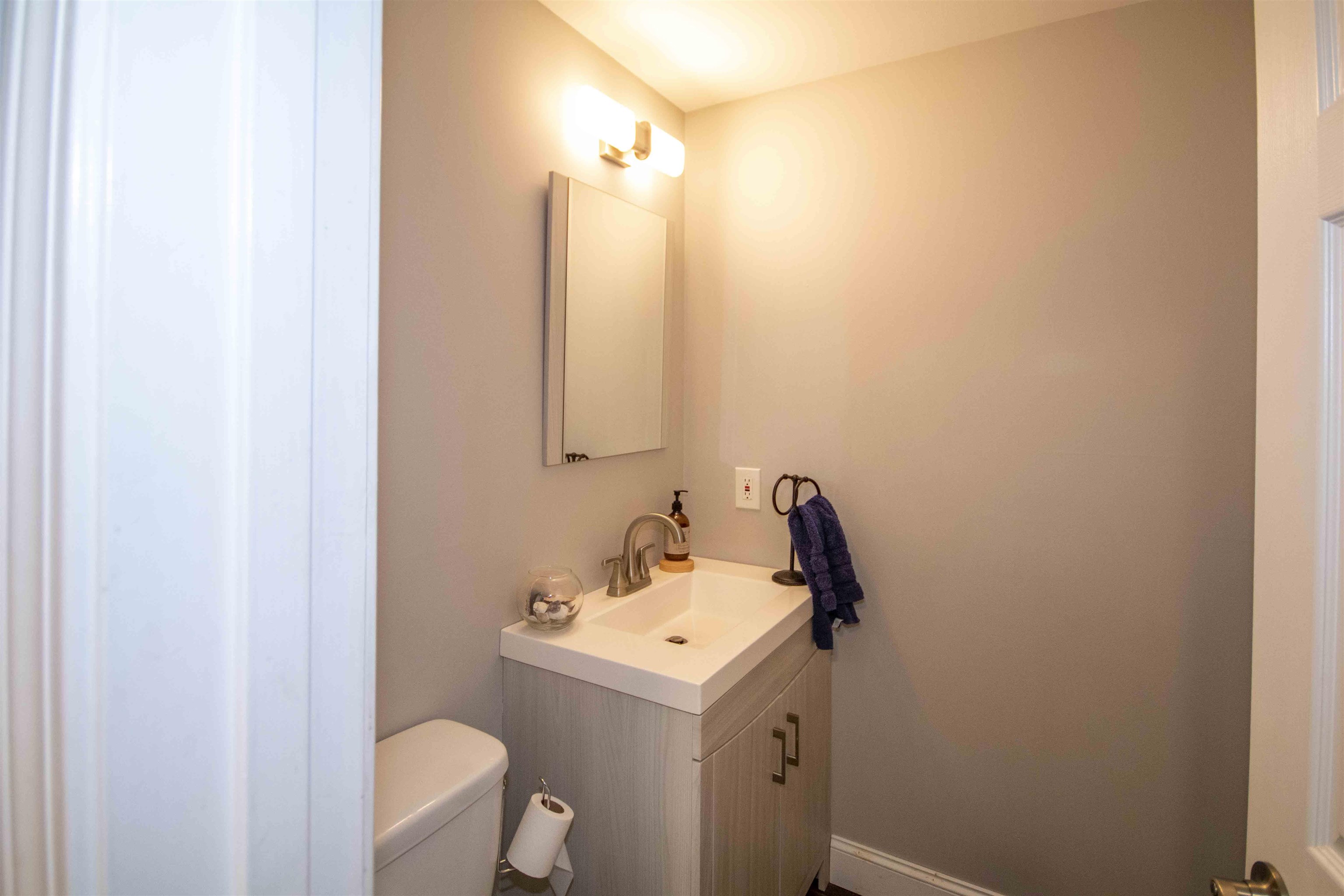 160 North A N Shore Road Derry, NH 03038 - Photo 21 of 38 Gallery Image 21