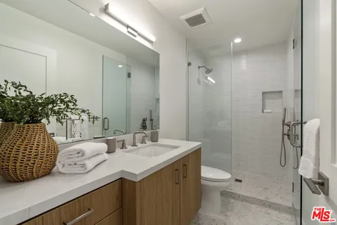 $1,675,000 | 3815 South Cochran Avenue, Los Angeles, CA 90008