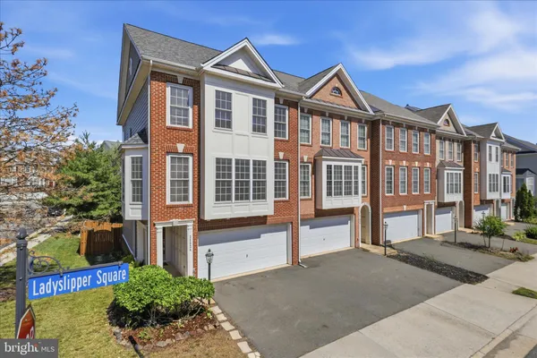 $3,300 | 21824 Ladyslipper Square, Ashburn, VA 20147