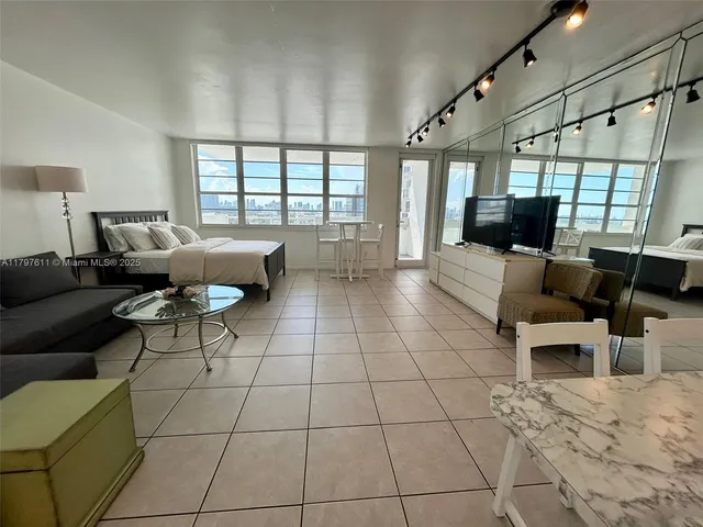 $2,500 | 100 Lincoln Road, Unit 1220, Miami Beach, FL 33139