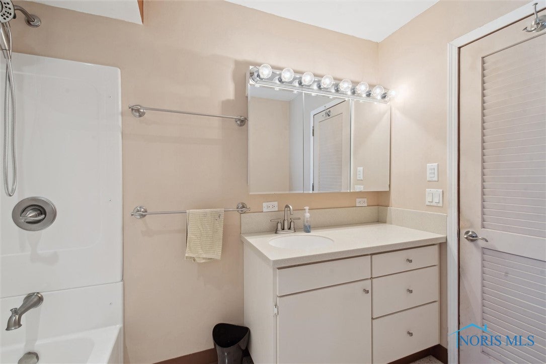 371 Canal Road Waterville, OH 43566 - Photo 32 of 36 Gallery Image 32