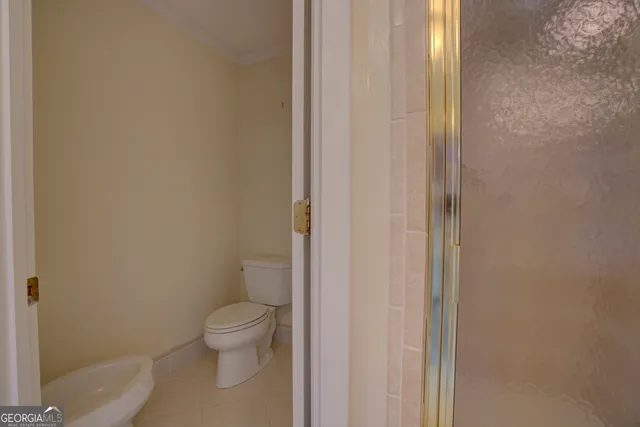 a bathroom with a toilet and a shower