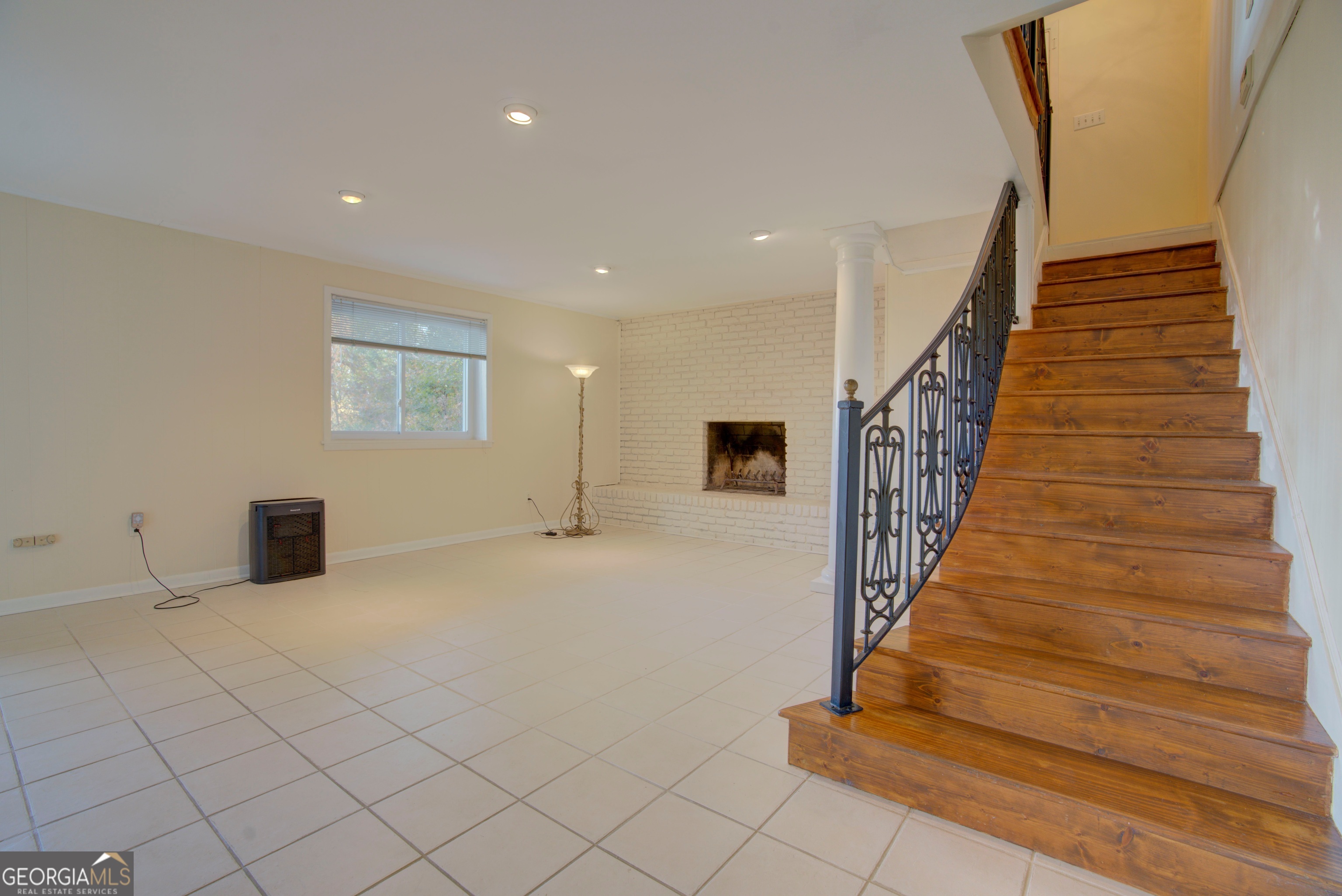 46 Turnbull Drive Rome, GA 30161 - Photo 25 of 47 a view of entryway and hall