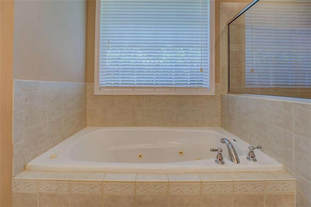 1041 Flat Rock Road Covington, GA 30014 - Photo 21 of 59 a bathroom with bathtub