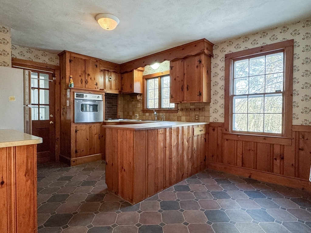 18 Stage Road Deerfield, MA 01373 - Photo 7 of 42