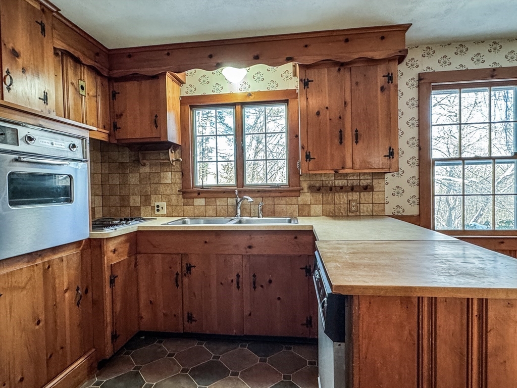 18 Stage Road Deerfield, MA 01373 - Photo 8 of 42